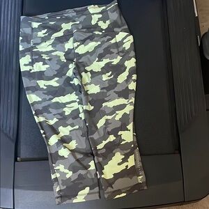 Lululemon Leggings Green and Yellow Camo - Size 12